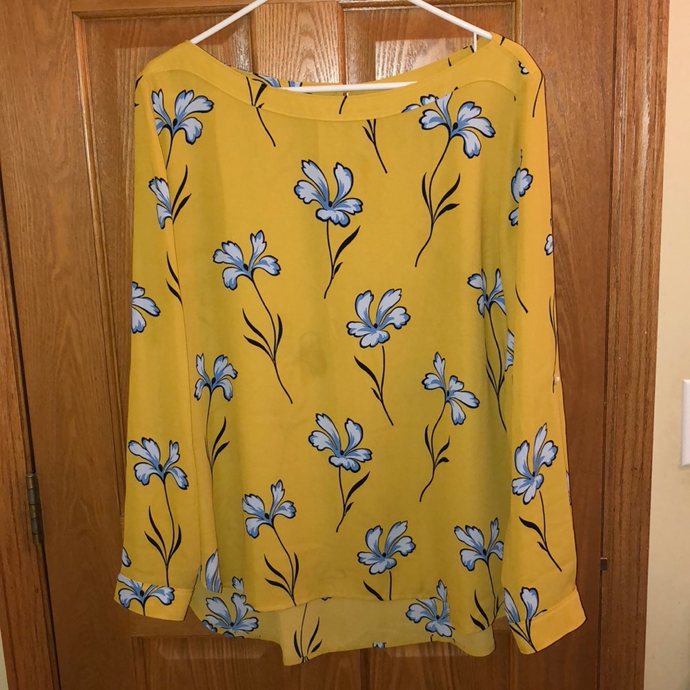 🌻 LOFT FLOWER SHIRT 🌻